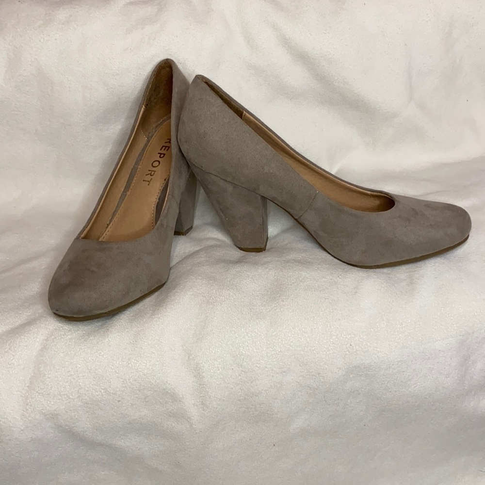 Report faux suede pump